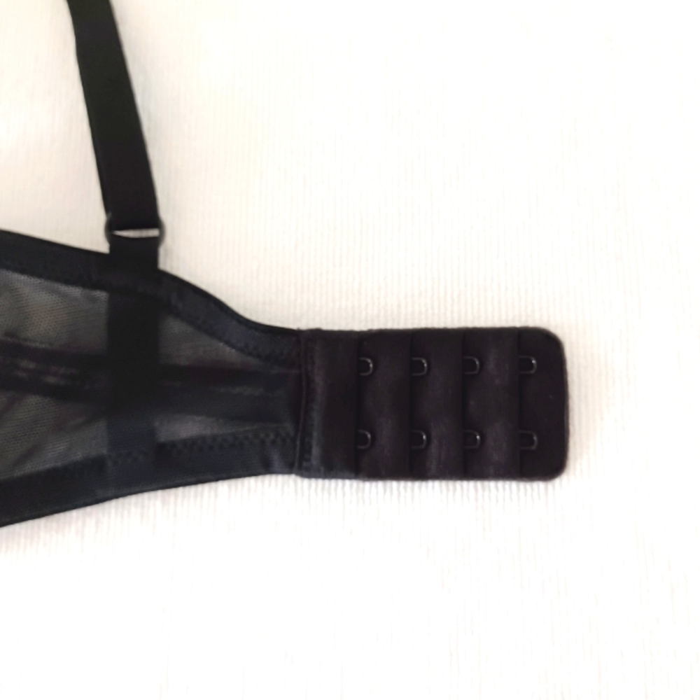 Victoria's Secret Very Sexy Lightly Lined Plunge Bra, size 32DDD - Picture 13 of 16